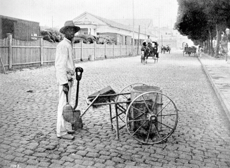 Trabajador de Limpieza de Calles en la República de Cuba. Foto tomada de Internet.